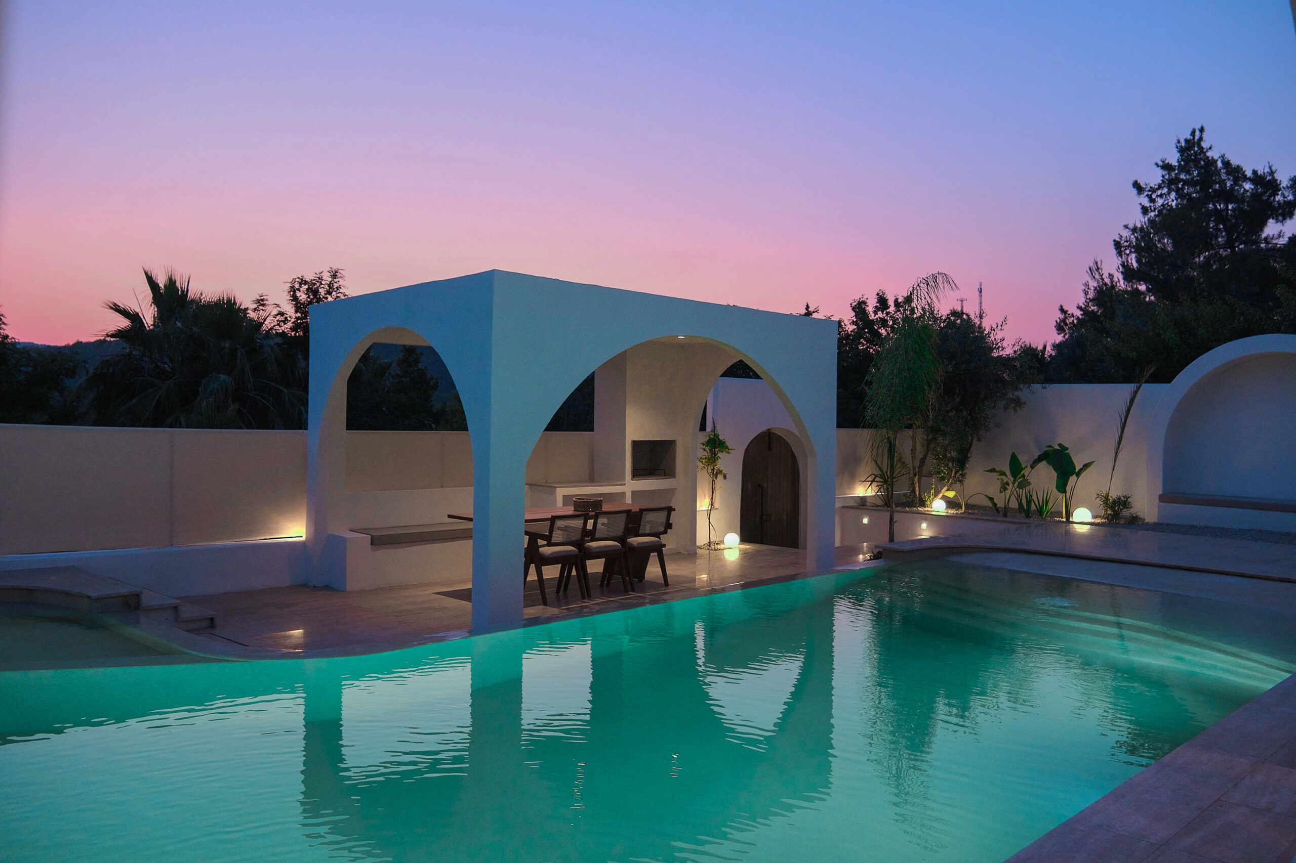 villa neox pool dining bbq