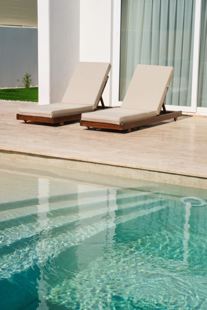 villa neox sunbed pool