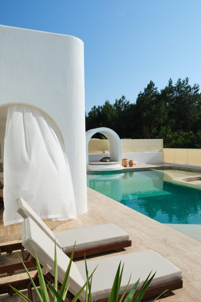 villa neox sunbeds pool private